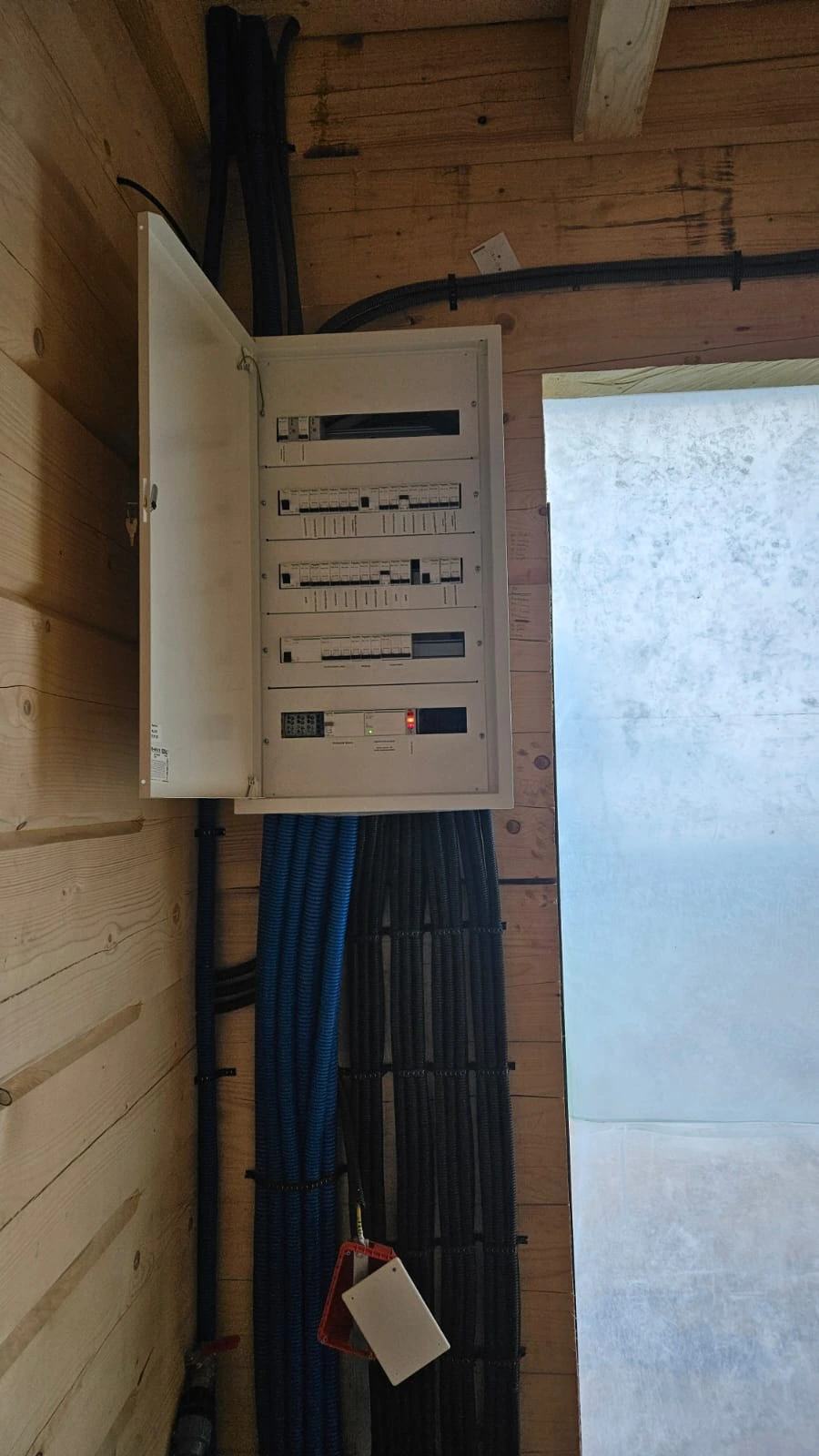Zdjęcie wykonanej instalacji – Domy z bali